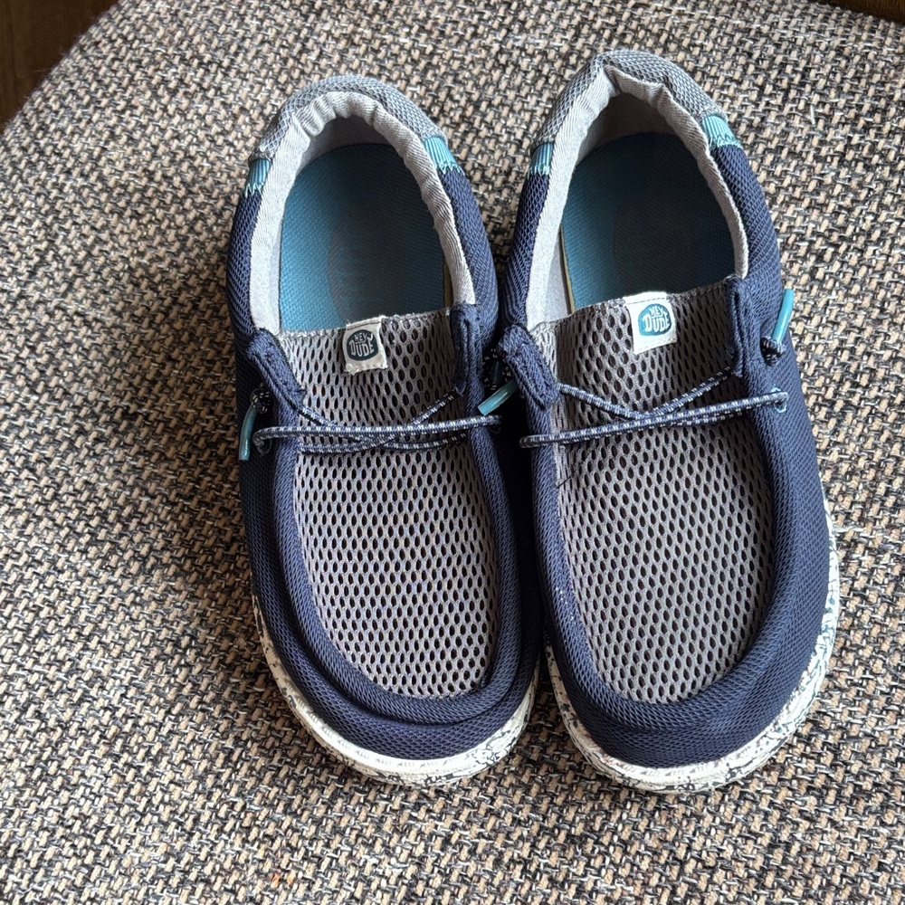 Worn ONCE !! Kids Hey Dude Wally Summer Mesh
